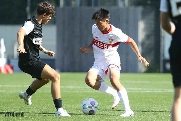 官方：谢初筠离开斯图加特U19队 他正在参加土伦杯